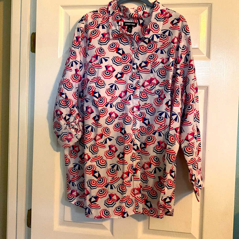 Fabuplus Lands’ End Button down blouse. Cute pattern-pink/royal blue umbrellas.